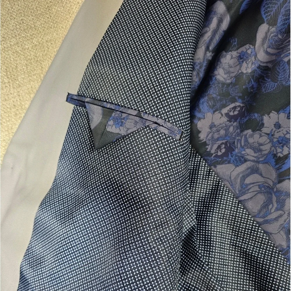 Men's Soul of London Sport Coat Size 44 Tall, Grey with Blue Lining